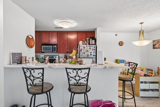 6167 Chasewood Parkway 202, Minnetonka, MN 55343