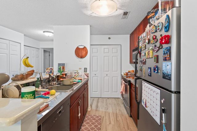 6167 Chasewood Parkway 202, Minnetonka, MN 55343