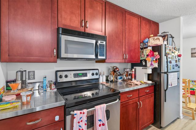 6167 Chasewood Parkway 202, Minnetonka, MN 55343