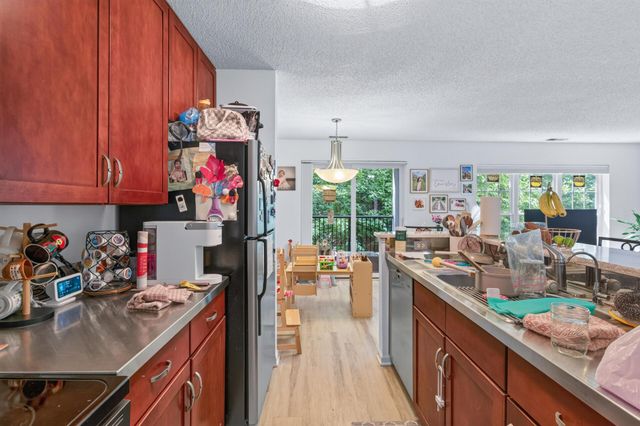 6167 Chasewood Parkway 202, Minnetonka, MN 55343
