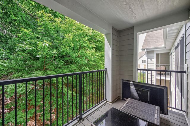 6167 Chasewood Parkway 202, Minnetonka, MN 55343