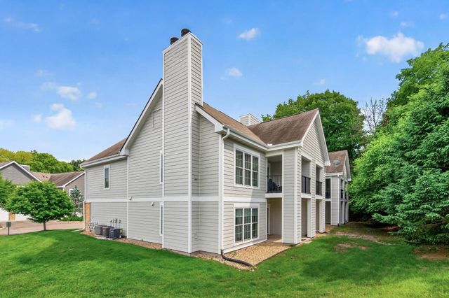 6167 Chasewood Parkway 202, Minnetonka, MN 55343