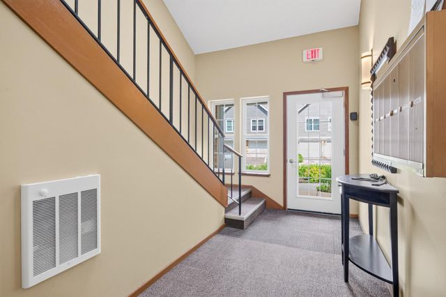 6167 Chasewood Parkway 202, Minnetonka, MN 55343