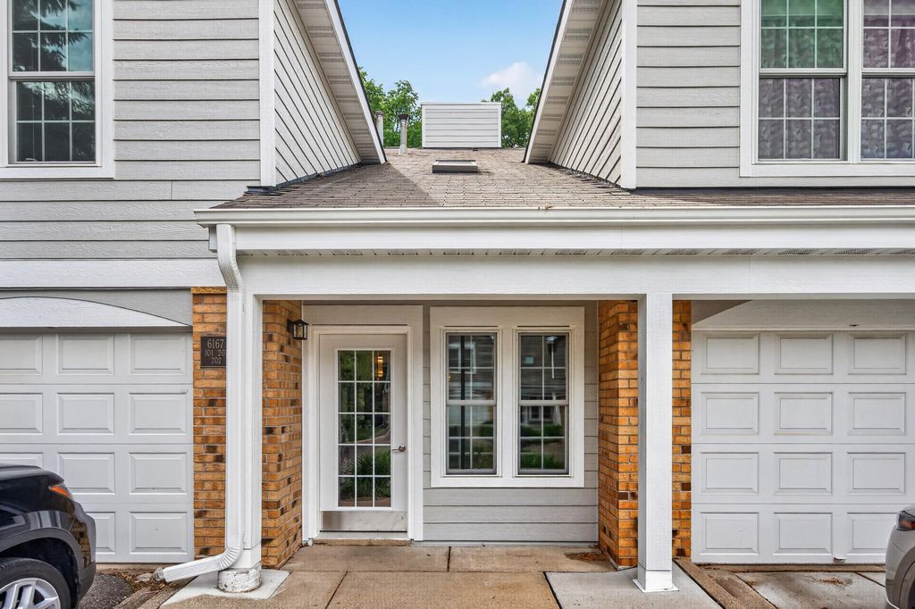 6167 Chasewood Parkway 202, Minnetonka, MN 55343