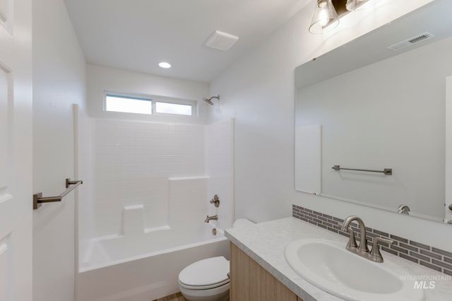 15264 Fuchsia Ave, Nampa, ID 83651