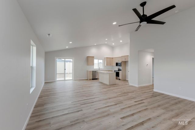 15264 Fuchsia Ave, Nampa, ID 83651