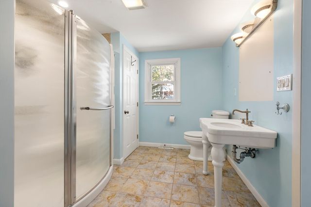 21 River Rd, Marion, MA 02738