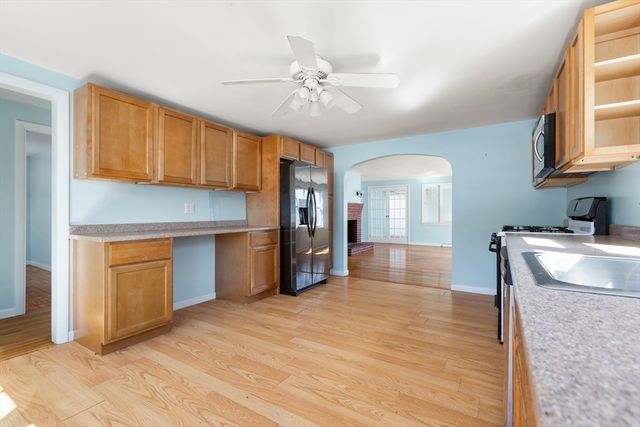 21 River Rd, Marion, MA 02738