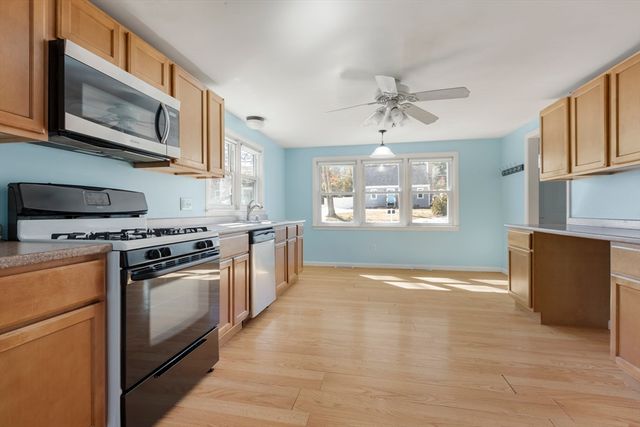 21 River Rd, Marion, MA 02738