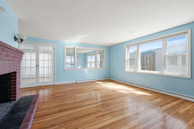 21 River Rd, Marion, MA 02738