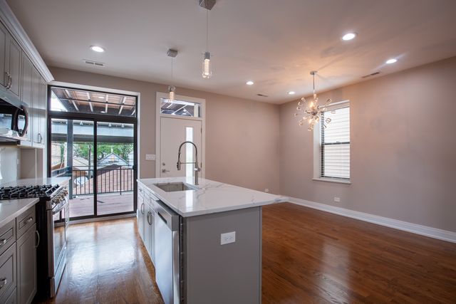2340 W 21st Street 2, Chicago, IL 60608