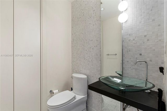 200 Biscayne Boulevard Way 4907, Miami, FL 33131