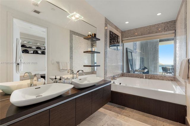 200 Biscayne Boulevard Way 4907, Miami, FL 33131