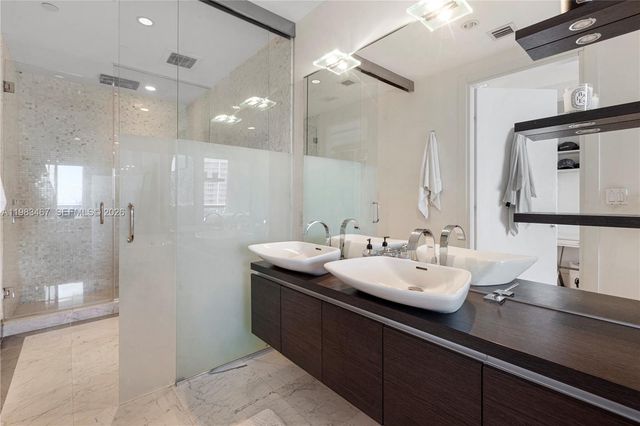 200 Biscayne Boulevard Way 4907, Miami, FL 33131