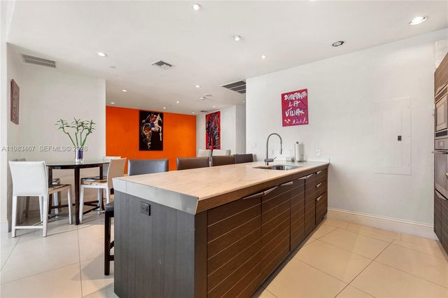 200 Biscayne Boulevard Way 4907, Miami, FL 33131