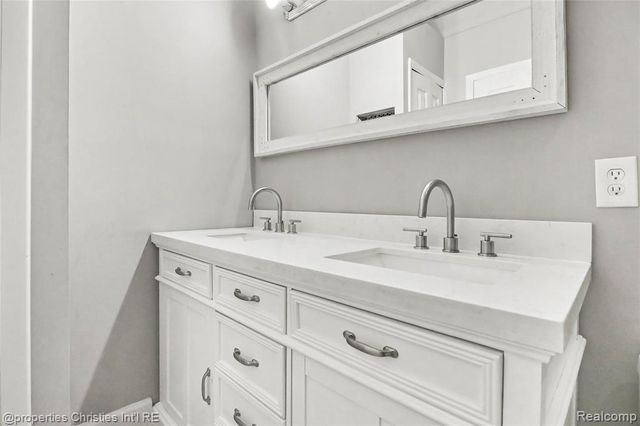 31117 Country Bluff, Farmington Hills, MI 48331