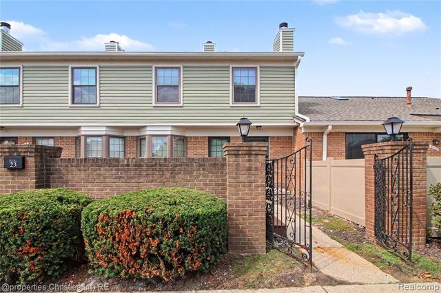31117 Country Bluff, Farmington Hills, MI 48331