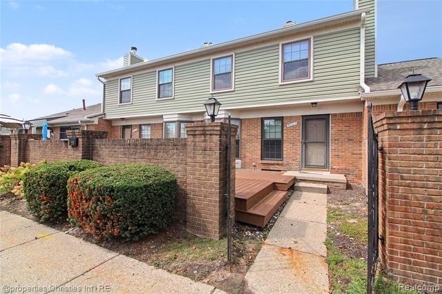 31117 Country Bluff, Farmington Hills, MI 48331