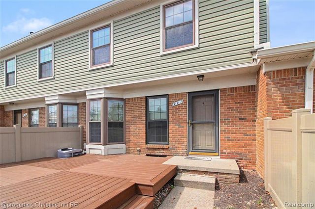 31117 Country Bluff, Farmington Hills, MI 48331