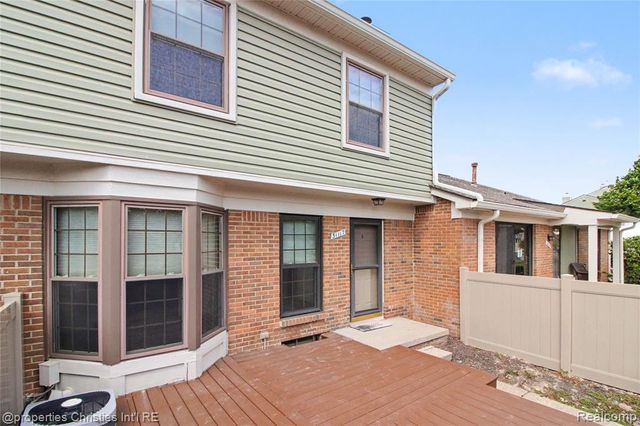 31117 Country Bluff, Farmington Hills, MI 48331