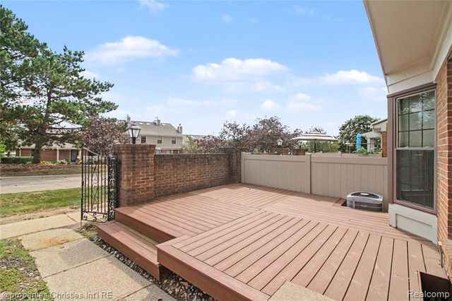 31117 Country Bluff, Farmington Hills, MI 48331