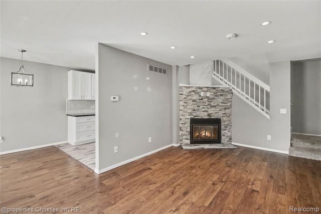 31117 Country Bluff, Farmington Hills, MI 48331