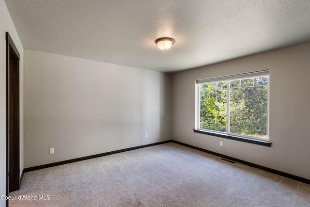 1279 Gypsy Bay RD, Sagle, ID 83860