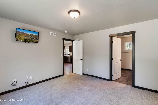 1279 Gypsy Bay RD, Sagle, ID 83860