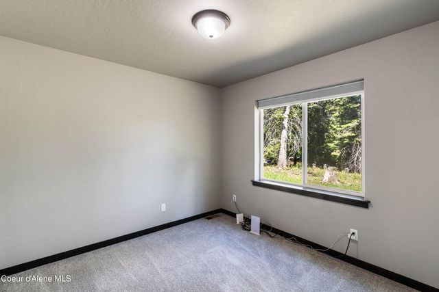 1279 Gypsy Bay RD, Sagle, ID 83860