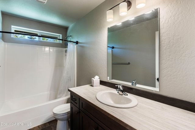 1279 Gypsy Bay RD, Sagle, ID 83860