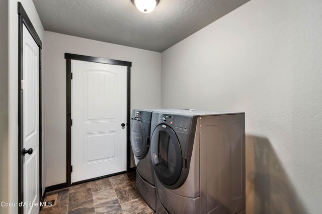 1279 Gypsy Bay RD, Sagle, ID 83860