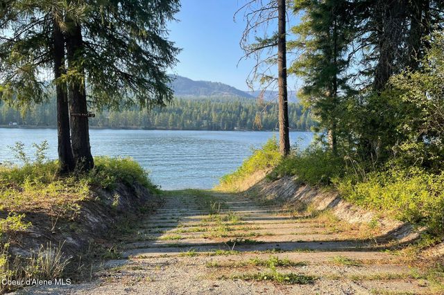 1279 Gypsy Bay RD, Sagle, ID 83860