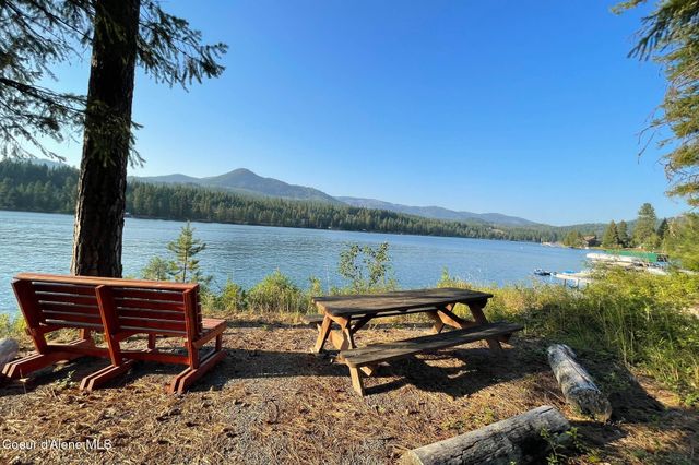 1279 Gypsy Bay RD, Sagle, ID 83860