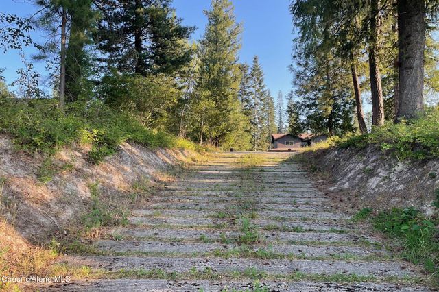 1279 Gypsy Bay RD, Sagle, ID 83860