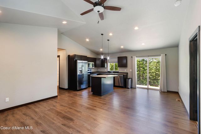 1279 Gypsy Bay RD, Sagle, ID 83860