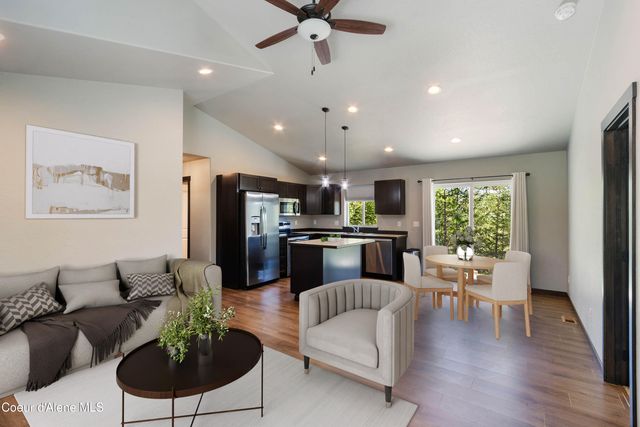 1279 Gypsy Bay RD, Sagle, ID 83860