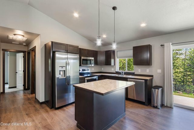 1279 Gypsy Bay RD, Sagle, ID 83860