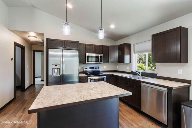 1279 Gypsy Bay RD, Sagle, ID 83860