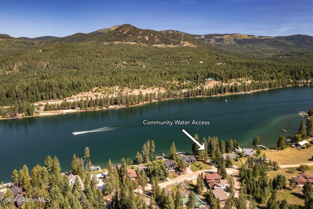 1279 Gypsy Bay RD, Sagle, ID 83860