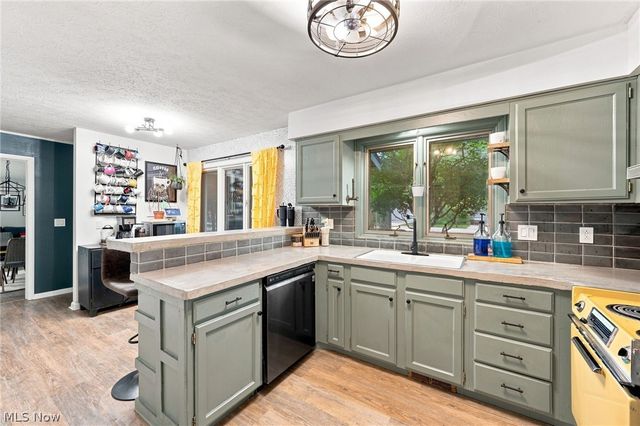 20019 Hawthorne Lane, Strongsville, OH 44149
