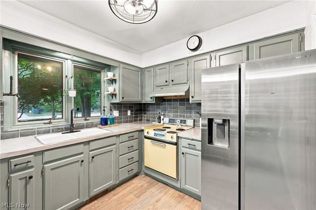 20019 Hawthorne Lane, Strongsville, OH 44149
