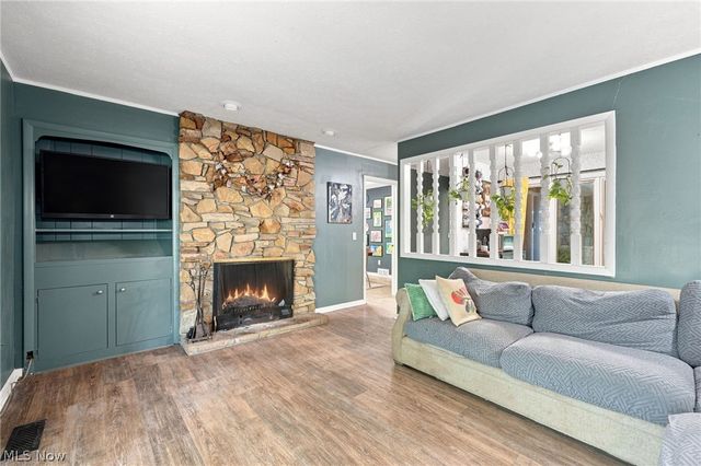 20019 Hawthorne Lane, Strongsville, OH 44149