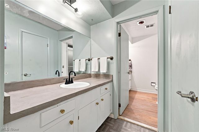 20019 Hawthorne Lane, Strongsville, OH 44149