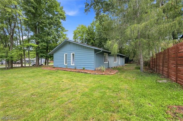 20019 Hawthorne Lane, Strongsville, OH 44149