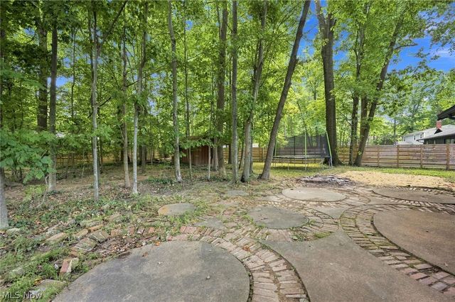 20019 Hawthorne Lane, Strongsville, OH 44149