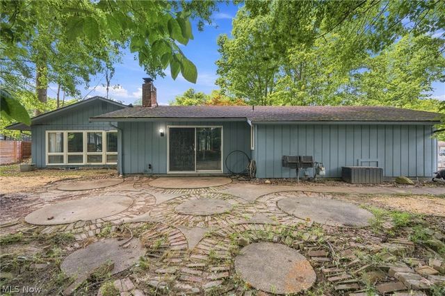 20019 Hawthorne Lane, Strongsville, OH 44149
