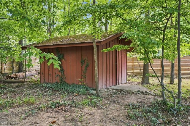 20019 Hawthorne Lane, Strongsville, OH 44149