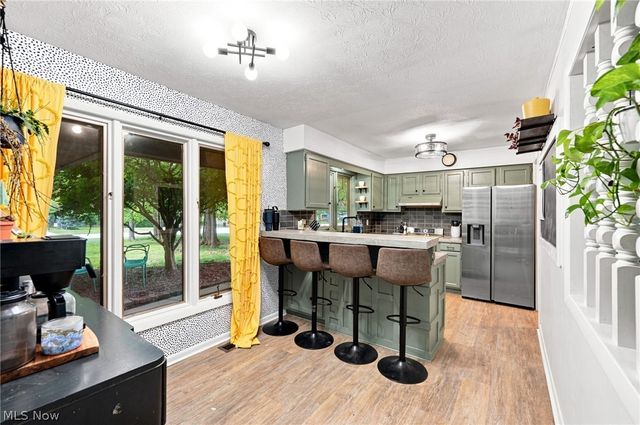 20019 Hawthorne Lane, Strongsville, OH 44149