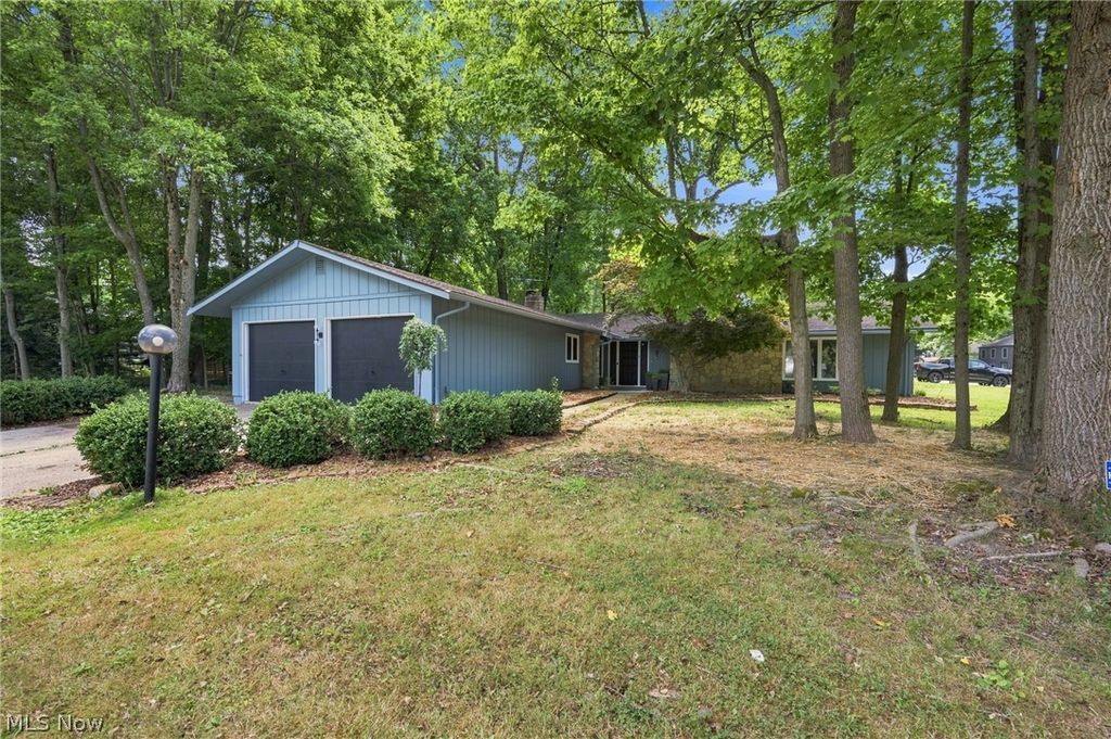 20019 Hawthorne Lane, Strongsville, OH 44149