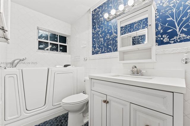 11770 Griffing Blvd, Biscayne Park, FL 33161